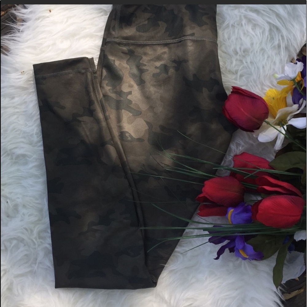 Full length camouflage print Lululemon leggings!